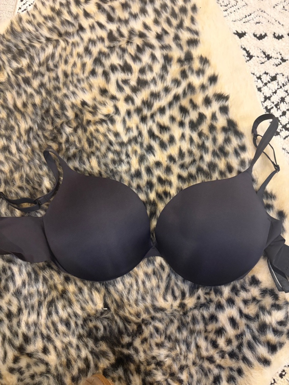 SKIMS Black Seamless Molded T-Shirt Bra